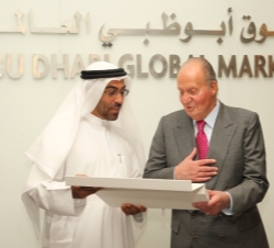 Don Juan Carlos junto a Ahmed Ali Al Sayegh, presidente de Abu Dhabi Global Market
